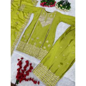 Conjunto de Traje de Fiesta para Mujer de Diseñador, Top, Pantalón y Dupatta con Trabajo de Lentejuelas - Product Image 1