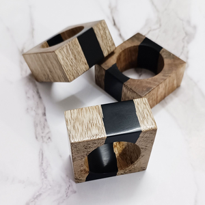 Porte-serviettes au design attrayant, unique, en résine époxy noire et bois naturel, pour une élégance décontractée, forme carrée élégante - Product Image 1
