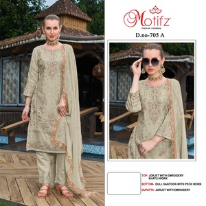 Georgette Shalwar Kameez de qualité supérieure avec broderie exquise, travail de patch et Dupatta brodé Élevez votre look ethnique! - Product Image 3