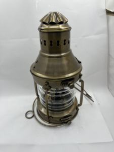 Lanterne nautique en laiton plaqué or poli, style pyramide 3D - Product Image 3