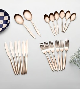 Ensemble de couverts élégants en or rose pour la cuisine – Cuillères et fourchettes en acier inoxydable pour des repas de luxe et des cadeaux - Product Image 5