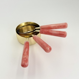 Juego de 4 Tazas Medidoras de Metal de Acero Inoxidable con Recubrimiento PVD Dorado Ecológico y Asas de Resina para Repostería, Cocina, Hogar y Hotel - Product Image 2