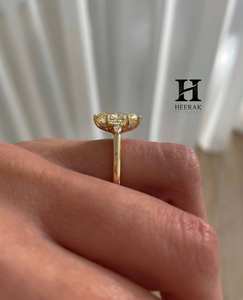 Anillo de Compromiso con Diamante Amarillo Corte Marquesa Cultivado en Laboratorio, Oro 14K, Anillo de Boda de Tres Piedras con Diamantes Laterales en Forma de Pera para Mujer - Product Image 4