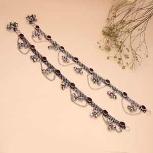 ARTS JEWELS Tobillera de Latón con Diseño Étnico de Amantes, Plateada Oxidada, con Cuentas Colgantes y Piedra Roja, Regalo para Mujeres de Rajasthan - Product Image 3