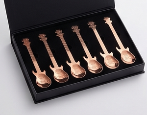 Cuillère en métal plaqué or rose élégante en forme de guitare, couverts fantaisie au design créatif, finition miroir, idéale pour les cadeaux promotionnels - Product Image 6