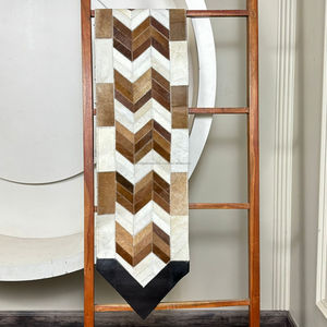 Chemin de table en cuir véritable de vache de luxe, patchwork en chevron, fait à la main, cuir à poils, décoration pour tables à manger, tables basses, décoration intérieure - Product Image 2