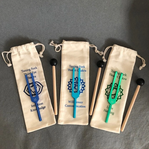 Juego de 3 diapasones en caja de regalo para reparación del ADN, 528 Hz, 639 Hz y 741 Hz, para Chakra Cardíaco, Garganta y Tercer Ojo - Product Image 1