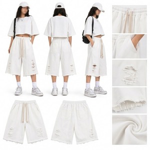 Ensemble deux pièces pour homme en polyester blanc, t-shirt à manches courtes et short, blocs de couleur contrastés, coupe décontractée, col rond - Product Image 1