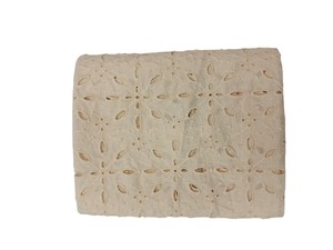 Proveedor Indio de Tela Ligera y Transpirable de Algodón Blanco de Lujo con Bordado Schiffli para Confección de Blusas y Vestidos para Niñas - Product Image 4