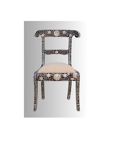 Chaise en résine avec incrustations en os, fabriquée à la main, aux textures riches, rehaussant le décor contemporain et classique - Product Image 4