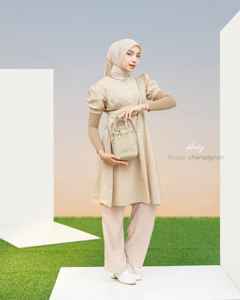 Sac à main en cuir synthétique de qualité supérieure avec fermeture éclair, bandoulière réglable, poche fonctionnelle et portefeuille intégré - Product Image 4