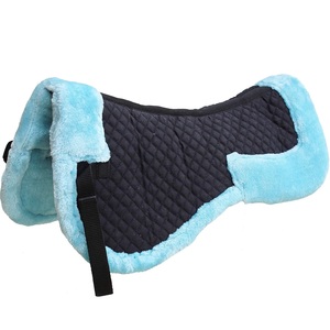 Tapis de selle tout usage en tissu satiné, doublure en fausse fourrure, rembourrage en polyester avec sangle de maintien, design personnalisé, best-seller - Product Image 5