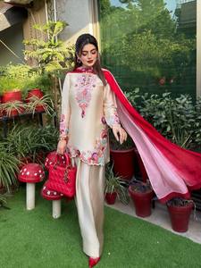 Nuevo Traje Salwar Farshi de TENNECY para Mujer, Diseño de Fiesta, Satén Puro Elástico de Secado Rápido con Bordado - Product Image 2