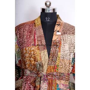 Robe de chambre vintage, kimono, veste en soie matelassée patchwork Kantha, veste multicolores avec ceinture à nouer, manteaux d'hiver pour femmes - Product Image 4