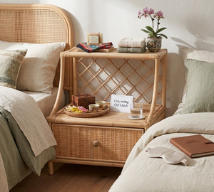 โต๊ะข้างเตียงหวายสานทำมือพร้อมลิ้นชักและชั้นวางของลายตาข่ายสไตล์โบโฮธรรมชาติ เฟอร์นิเจอร์สไตล์โบโฮ ผลิตในเวียดนาม - Product Image 6