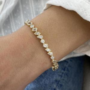 Bracelet populaire en argent sterling 925 plaqué or avec diamant de laboratoire taille émeraude serti clos pour femme - Product Image 3