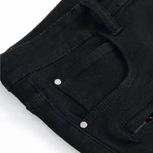 Shorts en jean pour homme, délavage foncé, poches zippées et ourlet déchiré, style décontracté, taille mi-haute, 100% coton respirant - Product Image 3