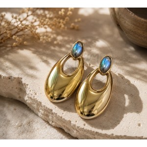 Boucles d'oreilles clous de luxe plaquées or avec labradorite, style bohème, pierre précieuse naturelle à éclat, faites à la main, cadeau pour femme - Product Image 1