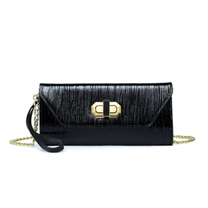 Pochette élégante en cuir verni noir avec motif alligator et chaîne dorée pour les soirées - Product Image 1