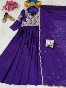 ชุดเดรส Anarkali ผ้าไหมชีนอนสีม่วง SHVF 218 พร้อมผ้าคลุมไหล่ปักลาย ยาวคลุมเท้า ทรงหลวม แห้งเร็ว สำหรับผู้หญิง ใส่ได้ทุกฤดู - Product Image 5