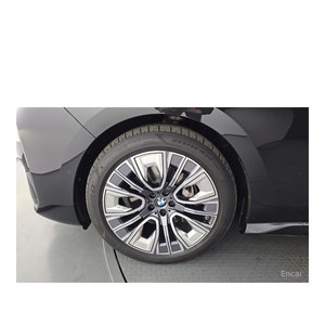 BMW Série 7 740d XDrive Septembre 2023 Conception pour conduite à gauche Diesel Boîte de vitesses automatique 72 581 km Pure Excellence Design - Product Image 5