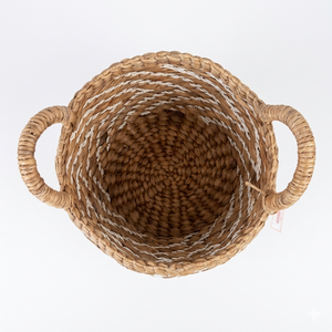 Panier ZEA en jacinthe d'eau naturelle tressé avec poignées, organisateur décoratif fait main pour la maison, écologique - Product Image 4