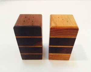 Salero y pimentero de madera, juego de salero y pimentero artesanal, salero de especias de lujo, accesorio de cocina moderno, decoración de mesa rústica para comedor. - Product Image 3
