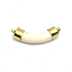 Colgante de Hueso de Buey Tallado a Mano en Forma de Media Luna: Doble Enganche Dorado, Joyería de Hueso Curvado, Hueso Tallado, Fabricante de Joyería de Hueso Natural - Product Image 4