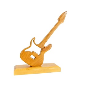 Guitare artisanale élégante en bois, objet décoratif personnalisé pour les amateurs de musique, cadeau pour la maison, instrument de musique, statue d'art, décoration de table - Product Image 5