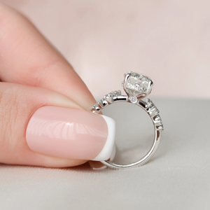 Anillo Secret Riches con Diamante de Corte Ovalado, Oro Sólido de 18K, Engaste de Puntas, Joyería Fina Clásica para Mujer - Product Image 3