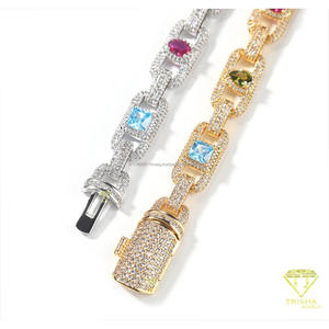 สร้อยข้อมือแบบ Cuban Link สีทองประดับด้วยหินหลากสีและรายละเอียดสไตล์ Iced ที่เปล่งประกาย สำหรับผู้ซื้อเครื่องประดับขายส่ง - Product Image 5