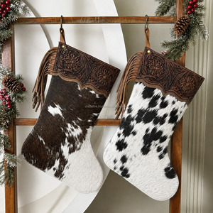 Chaussette de Noël rustique en cuir véritable de vachette, avec franges et décorations Concho, idéale pour les souvenirs de Noël - Product Image 2