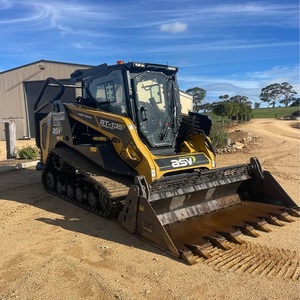 Chargeuse compacte puissante ASV RT-135, haute performance, engin lourd prêt pour les chantiers, livraison rapide disponible dès maintenant - Product Image 2