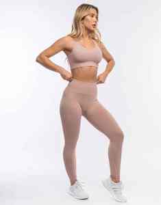 Ensemble de yoga pour femmes fabriqué au Pakistan, vêtements de sport tendance pour femmes, ensemble de yoga à motif uni avec logo sur le devant - Fabriqué au Pakistan - Product Image 3