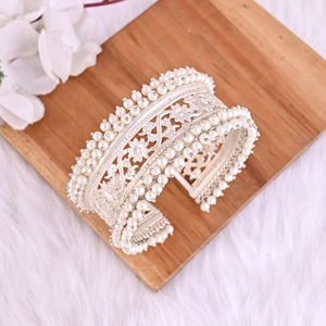 Bracelet ethnique pour femme orné de perles |   Bijoux indiens traditionnels en laiton plaqué argent - Product Image 3