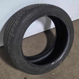 Pneu radial d'occasion de haute qualité 225 45R18 conçu pour les voitures compactes sportives, offrant une excellente adhérence sur route, une excellente performance sur route sèche et une conduite fluide. - Product Image 4