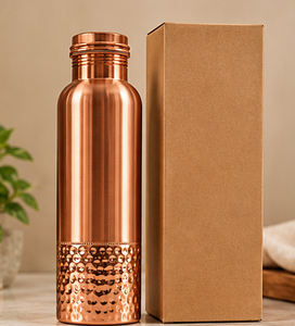 Botella de Agua de Cobre Premium de 900 ml con Base Martillada y Acabado Liso, Tapa de Rosca, Caja de Regalo Marrón Kraft - Product Image 4