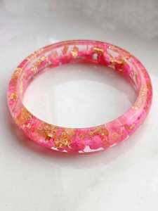 SOFIYA CRAFT Bracelet large tendance en résine, motif floral, centre carré taille princesse, vert écaille, blanc, rose, certifié par un tiers - Product Image 3