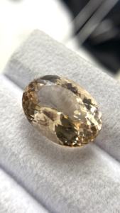 Pierre naturelle certifiée Morganite de forme ovale avec une couleur et un lustre excellents, Beryl naturel de 10,94 carats, nette à la loupe - Product Image 3