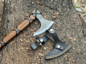 Hacha vikinga hecha a mano con cabeza de acero de alto carbono y mango de madera dura, con empuñadura forrada en cuero, forjada a mano, de grado industrial y para bricolaje. - Product Image 3