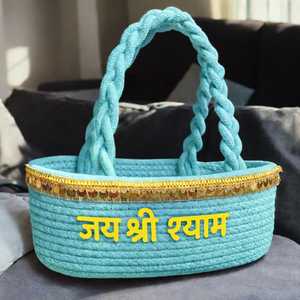 Panier artisanal traditionnel en bambou écologique fait main, couleur turquoise, bordure dorée, motif Jay Shri Ram, thème religieux, réutilisable - Product Image 1
