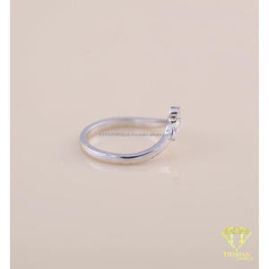 Anillo de Boda Chevron de Moissanita y Diamante en Oro Blanco, Anillo Curvo en V con Hoja Marquesa, Joyería Apilable para Promesa Nupcial, Regalo - Product Image 4