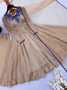 Robe Anarkali beige longue jusqu'au sol avec broderie bleue et dupatta pour femmes, tenue traditionnelle indienne et pakistanaise pour mariage. - Product Image 4