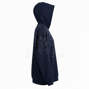 Sweat à capuche basique en molleton 100 % coton, coupe classique, fabriqué au Pakistan, avec poches et strass, idéal pour le quotidien et la mode urbaine hivernale. - Product Image 4