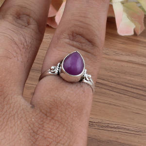 แหวนหยกสีม่วงธรรมชาติเงินแท้ ดีไซน์เรียบหรูคลาสสิกสำหรับงานแต่งงาน ประดับพลอยเจียระไน พร้อมใบรับรองจากผู้เชี่ยวชาญสำหรับผู้หญิง - Product Image 1