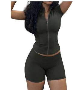 Ensemble de sport 2 pièces sans couture en maille tricotée pour femme, couleur unie, moulant, manches courtes, col en V, fermeture éclair sur le devant, coupe ajustée, écologique - Product Image 1