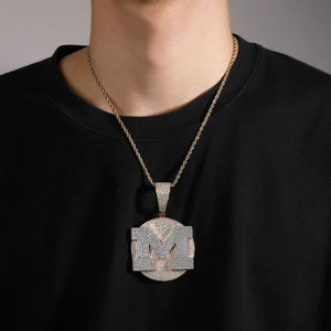 สร้อยคอเงินแท้ 925 สำหรับผู้ชาย สไตล์ฮิปฮอป  ประดับเพชรโมอิสซาไนต์ทรงบาแกตต์  ตัวอักษรขนาดใหญ่  ชุบโรเดียม  พร้อมสลักอักษรย่อตามสั่ง เหมาะสำหรับงานปาร์ตี้ - Product Image 2