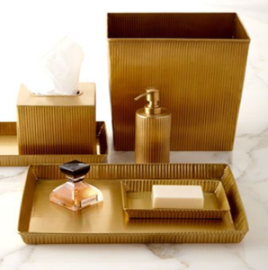 Juego de accesorios de baño de lujo en oro antiguo con un elegante acabado de metal cepillado y martillado, disponible a precios de mayorista. - Product Image 2