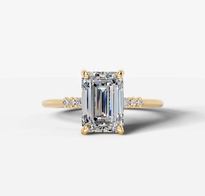 Anillo de compromiso y boda de plata de ley 925 chapado en oro con moissanita de corte esmeralda de 4.25 quilates, engaste de garras, certificado por terceros - Product Image 1