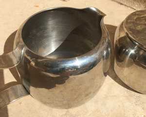 Jarra de Crema de Metal con Acabado Antiguo para Decoración de Comedor - Product Image 3